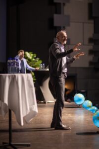Vidensfestival 2026 – en Oscarvinder og en Bodilvinder, kampen om teknologien og demokratiet, en flyvetur over regnbuen og jagten på sandheden om universets begyndelse! Se fotografierne her: